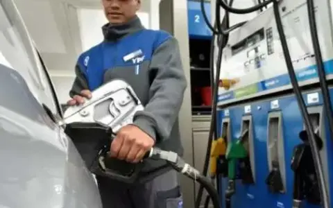 Aumento de impuestos a combustibles líquidos y dióxido de carbono