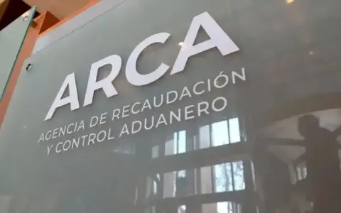 Controversia en ARCA: Ascensos Discrecionales y Sueldos Elevados en el Centro de la Crítica