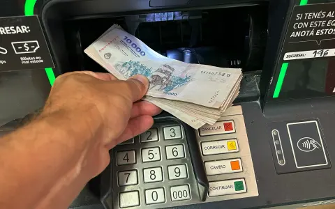 El Deterioro del Poder Adquisitivo en Argentina: Un Análisis del Salario Actual