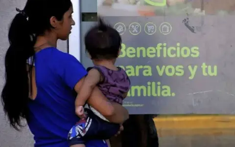 Fallo confirma restablecimiento de AUH por parte de ANSES