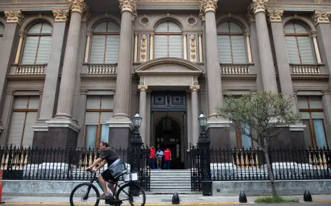 El Banco Central de la República Argentina: Un Análisis de sus Compras de Dólares y su Impacto en la Economía