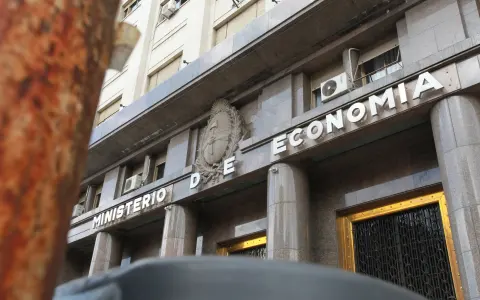 Impacto de la Caída de Recaudación en la Conflictividad Laboral Provincial