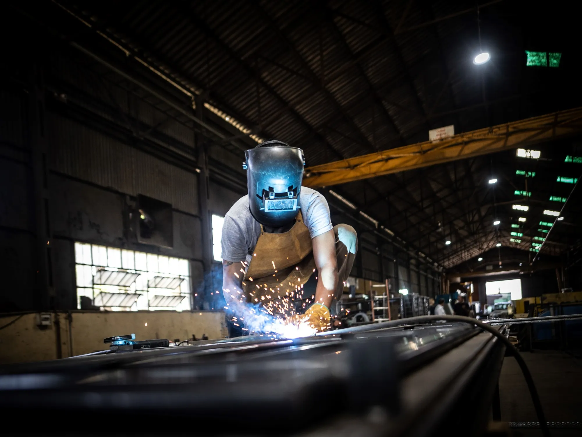 Caída de la Actividad Económica en Febrero: Análisis de los Sectores Afectados